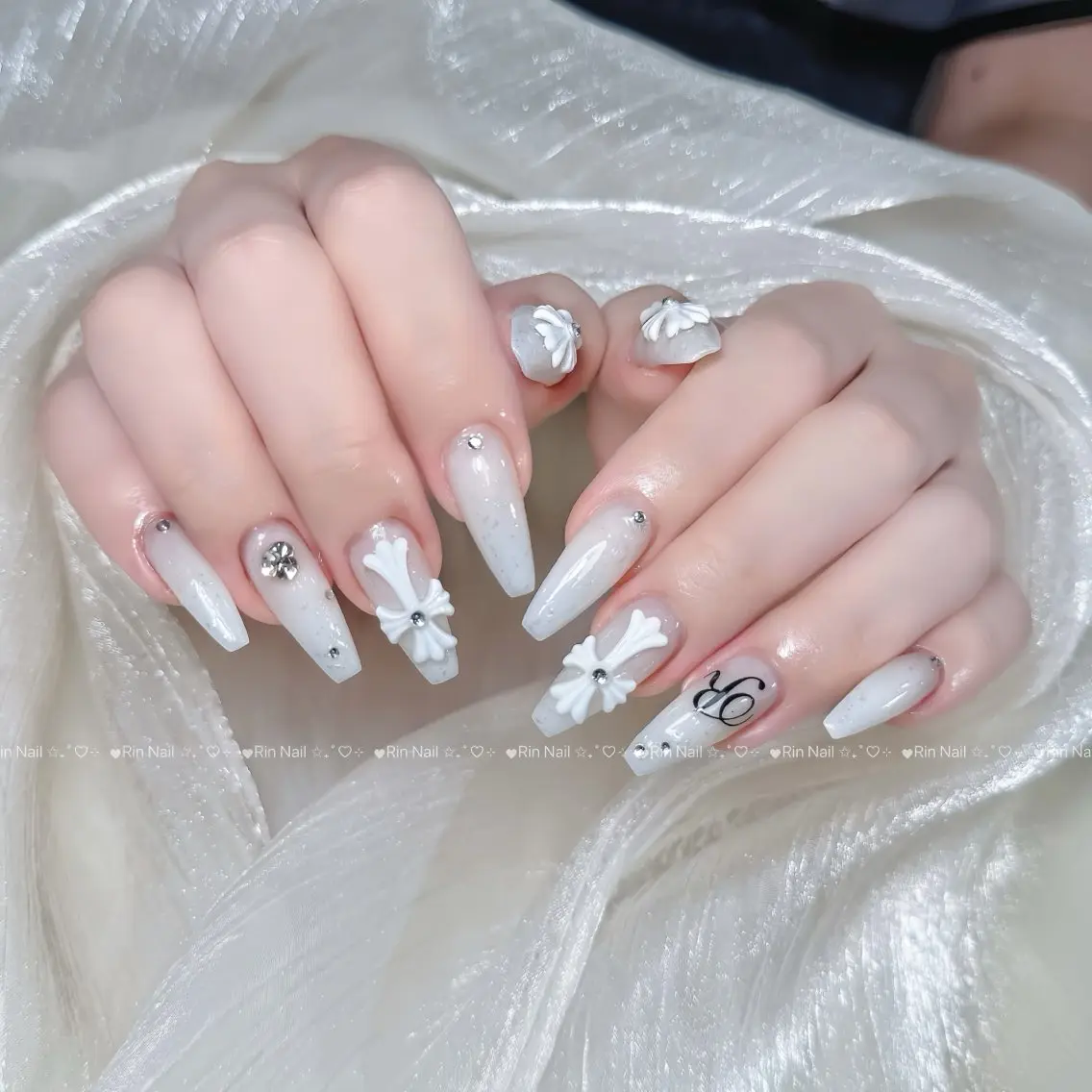 ネイル オーロラネイル ブルー フットネイル ジェルネイル 氷ネイル・うるうるネイル ハンドネイル Rin Nail 新大久保店のネイルデザイン