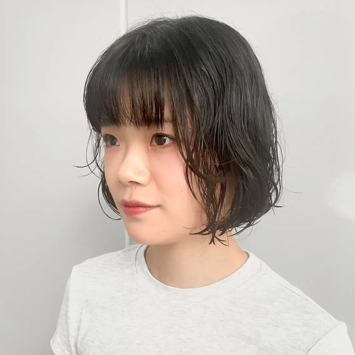 ミディアム パーマ ミディアムパーマ 伸ばしかけ ストレートパーマ 金本麗美　ボブパーマ グレージュ/オリーブのヘアスタイル