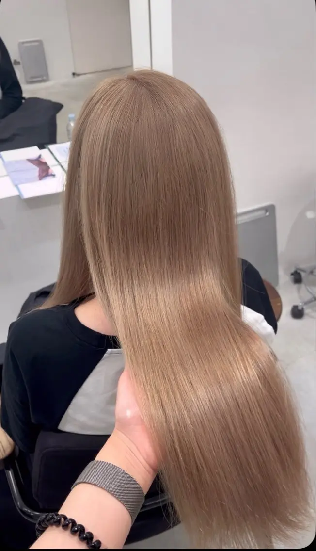 セミロング 羽鳥 菜々子のヘアスタイル