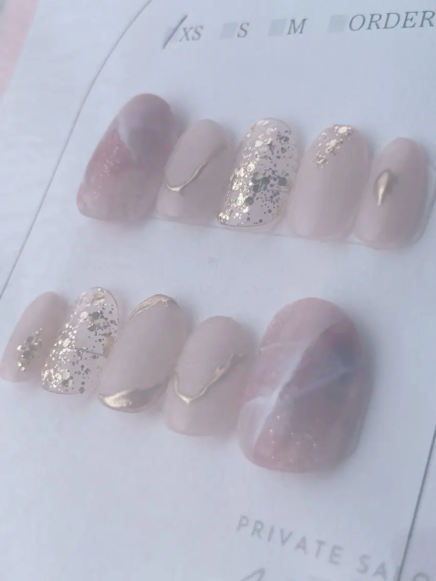 ネイル アートネイル ゴールド ピンク ハンドネイル プライベートサロン Nails uiのネイルデザイン