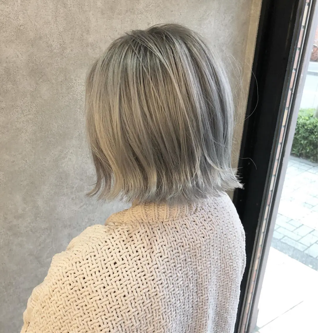 ショート カラー 顔周りレイヤーカット ブリーチminamiのヘアスタイル