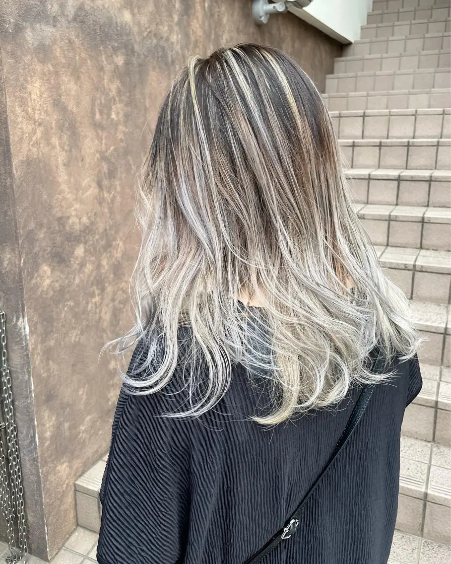 ロング カラー バレイヤージュ ベージュカラー ハイライトカラー インナーカラー ピンクカラー 髪質改善美容師 🪽YOSSYのヘアスタイル