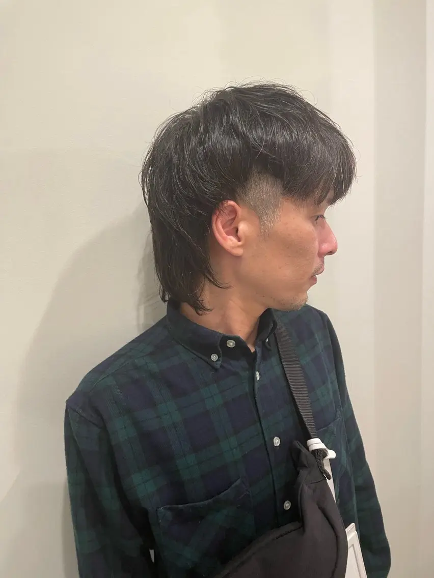 ショート カラー メンズ 刈り上げ メンズウルフカット 黒髪 ウルフカット ニュアンスカラー🫧 加納のヘアスタイル