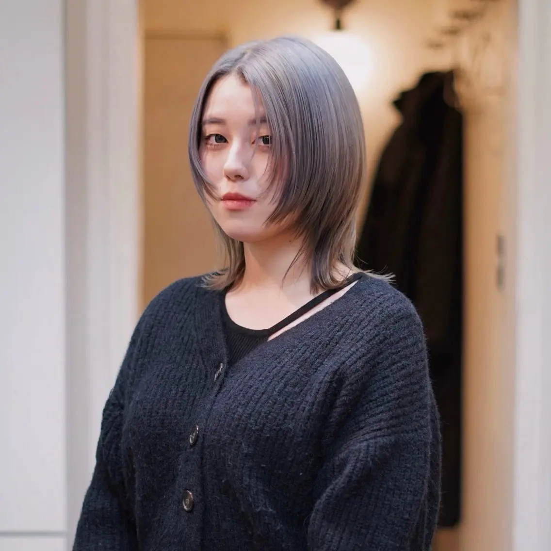 ショート カラー ハイトーンカラー シルバー レイヤーカット ショートヘア ウルフカット 今出 りょうやのヘアスタイル