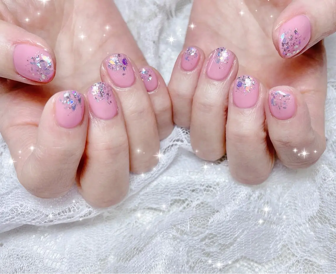ネイル キラキラネイル ラメ(グリッター) ラメグラデーション ピンク ハンドネイル FLARE NAIL フレアネイルのネイルデザイン