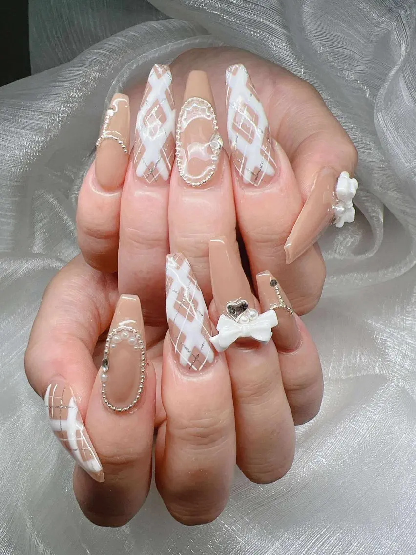ネイル 長さ出し グラデーション 卒業式 キラキラネイル マグネットネイル ハンドネイル Lee Nailsのネイルデザイン