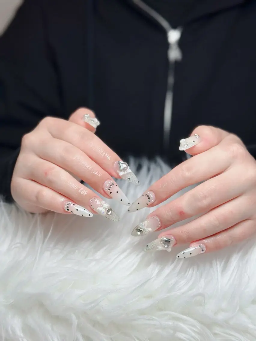 ネイル チークネイル フレンチネイル キラキラネイル 韓国ネイル マグネットネイル ハンドネイル Chibi h.babynailのネイルデザイン