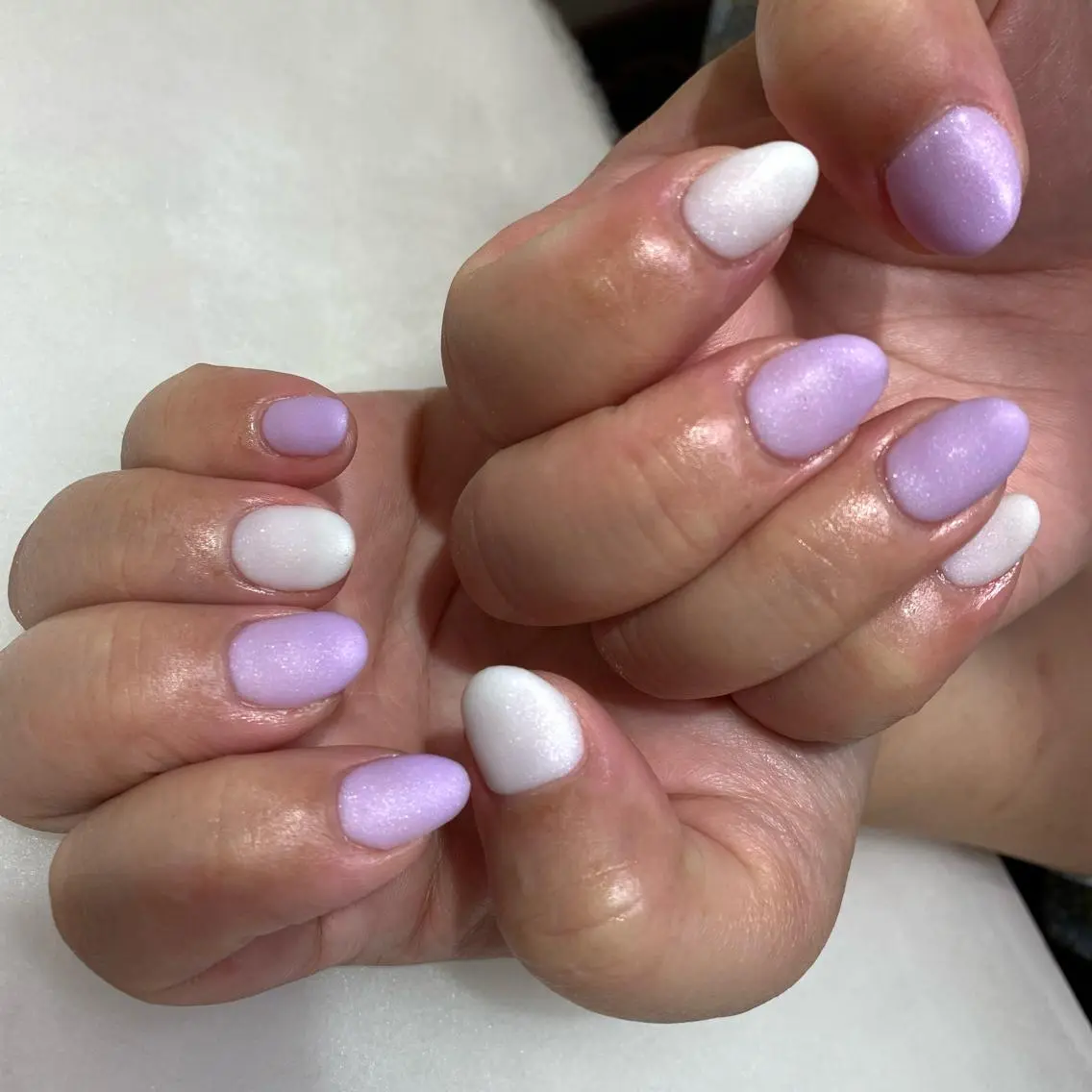 ネイル オーロラネイル ラメ(グリッター) パステルネイル パープル ホワイト ハンドネイル eri chan nailのネイルデザイン
