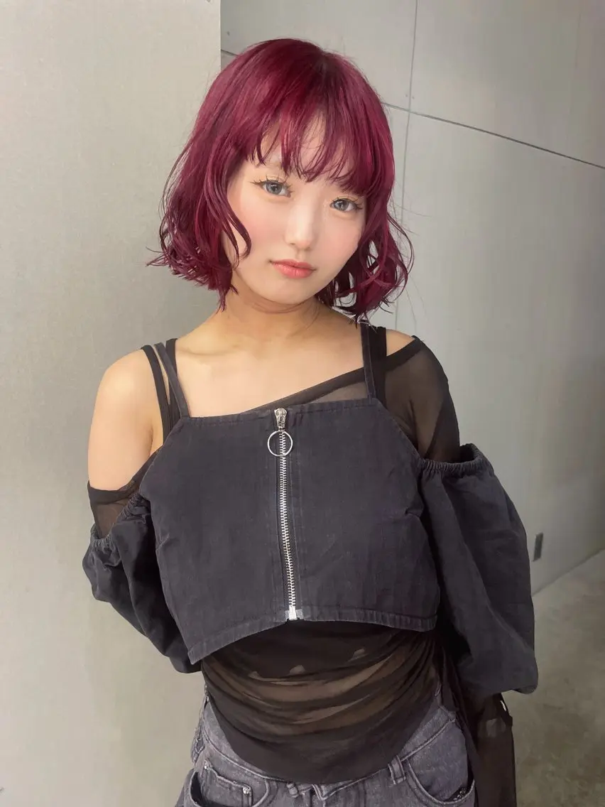 ショート カラー レッドカラー GEM YURI ハイトーンカラーのヘアスタイル