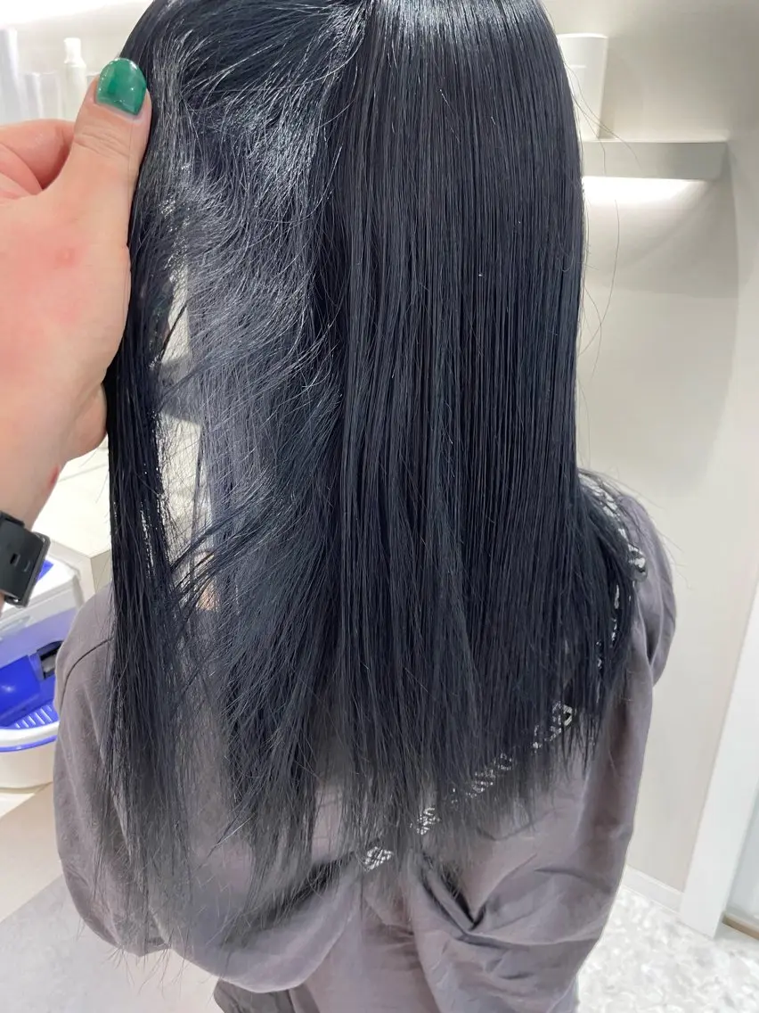 ロング カラー 黒髪 ブリーチ ブルーカラー ブルーブラック カット ヘアカラー トリートメント 🩰ニシムラヒカリ 半個室salon♡*のヘアスタイル