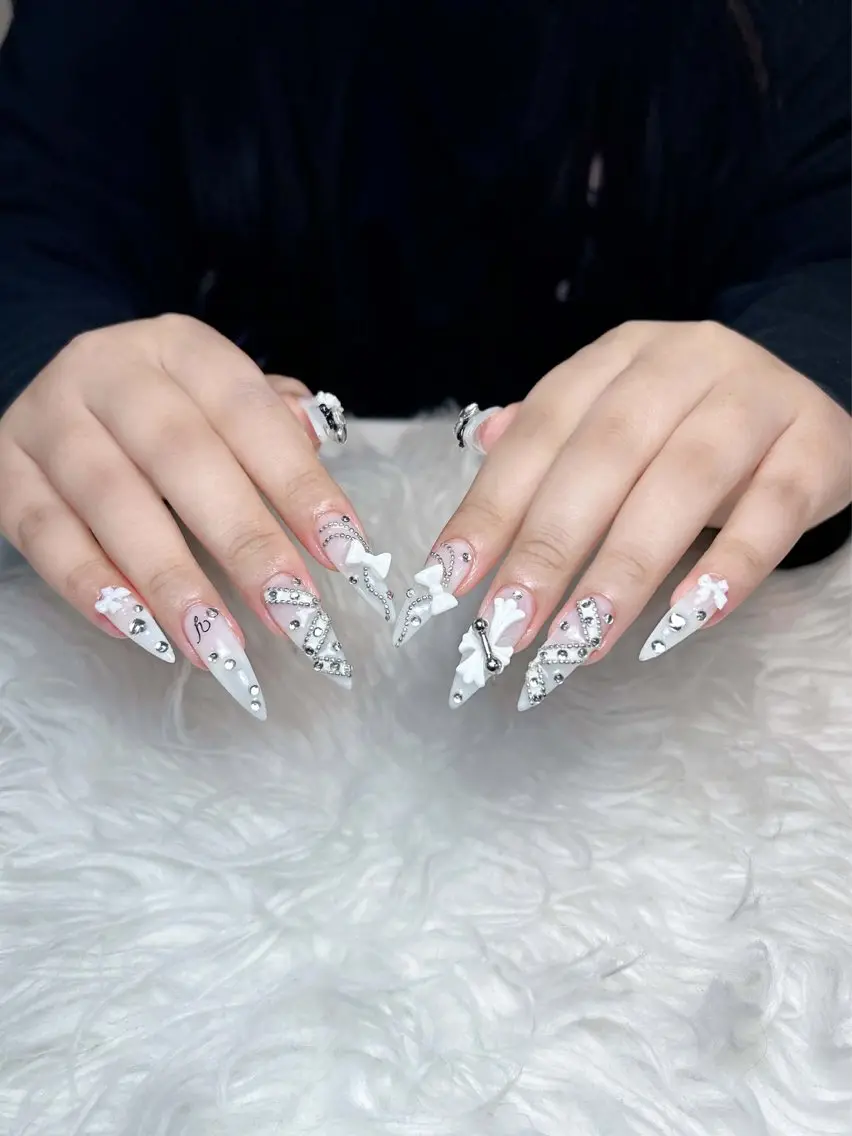 ネイル チークネイル ドット フレンチネイル グラデーション ハート ハンドネイル Julli NailStudioのネイルデザイン