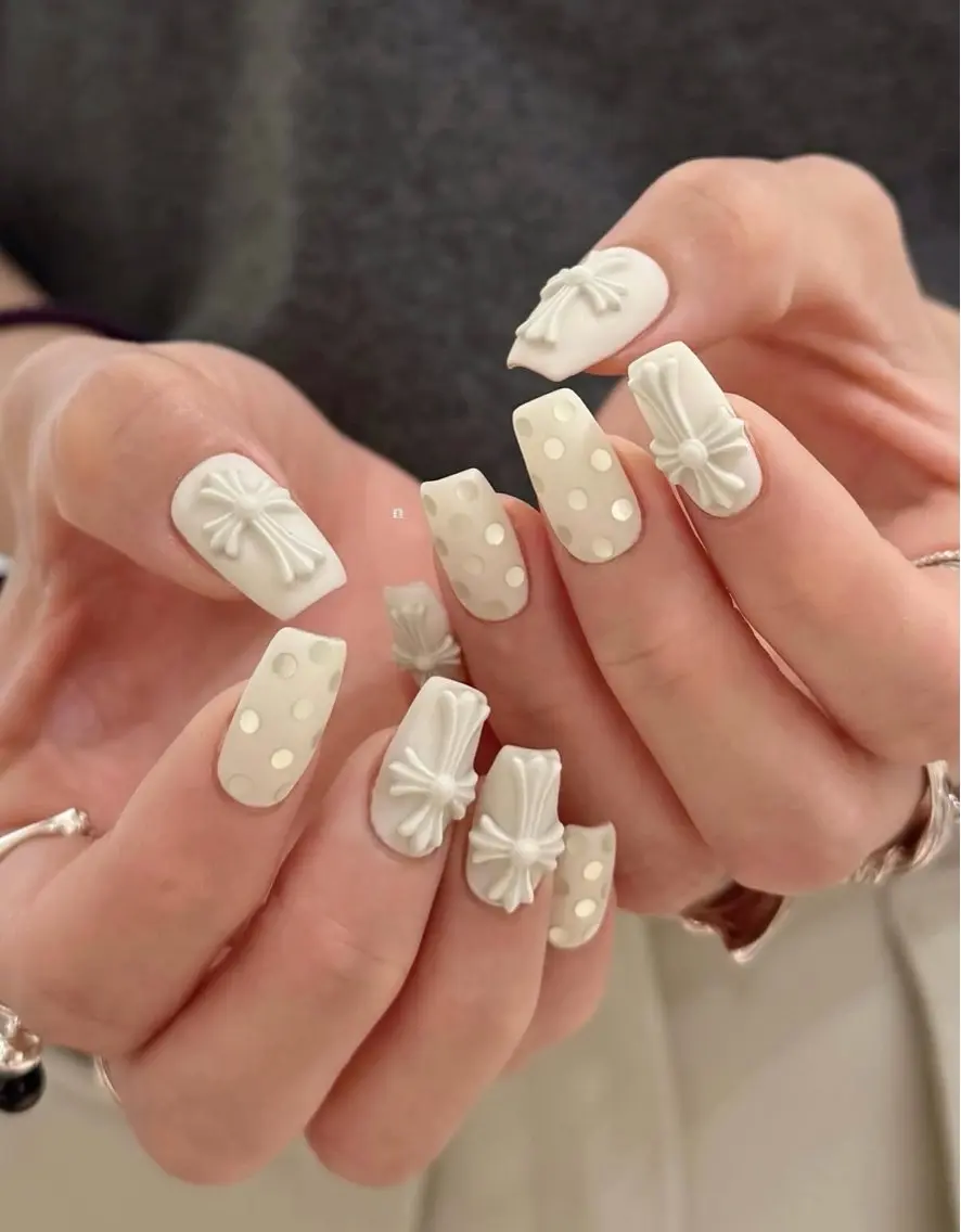 ネイル アートネイル ボルドー フレンチネイル ジェルネイル 氷ネイル・うるうるネイル ハンドネイル Julie NailSalonのネイルデザイン