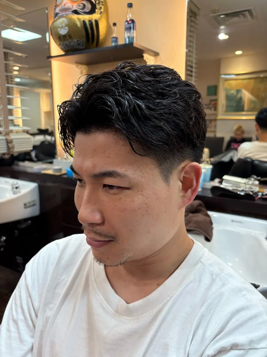 ショート メンズ メンズパーマ ツーブロック 吉田 秀斗のヘアスタイル