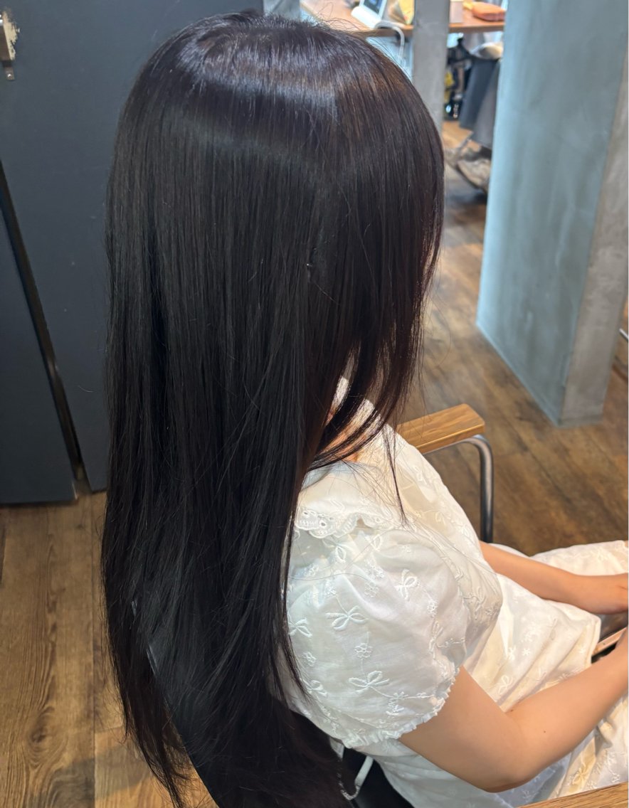 ロング ヘアカラー 上田 瑠海音のヘアスタイル