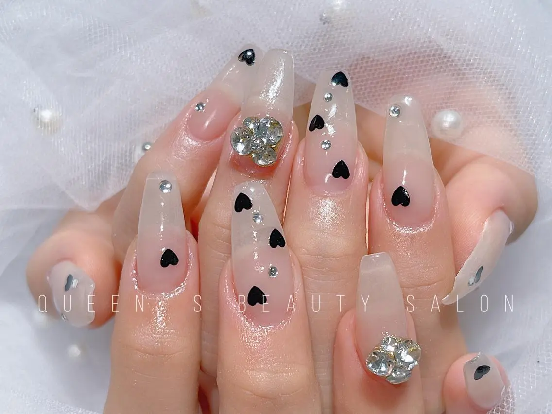 ネイル ハンドネイル Queens ciciのネイルデザイン
