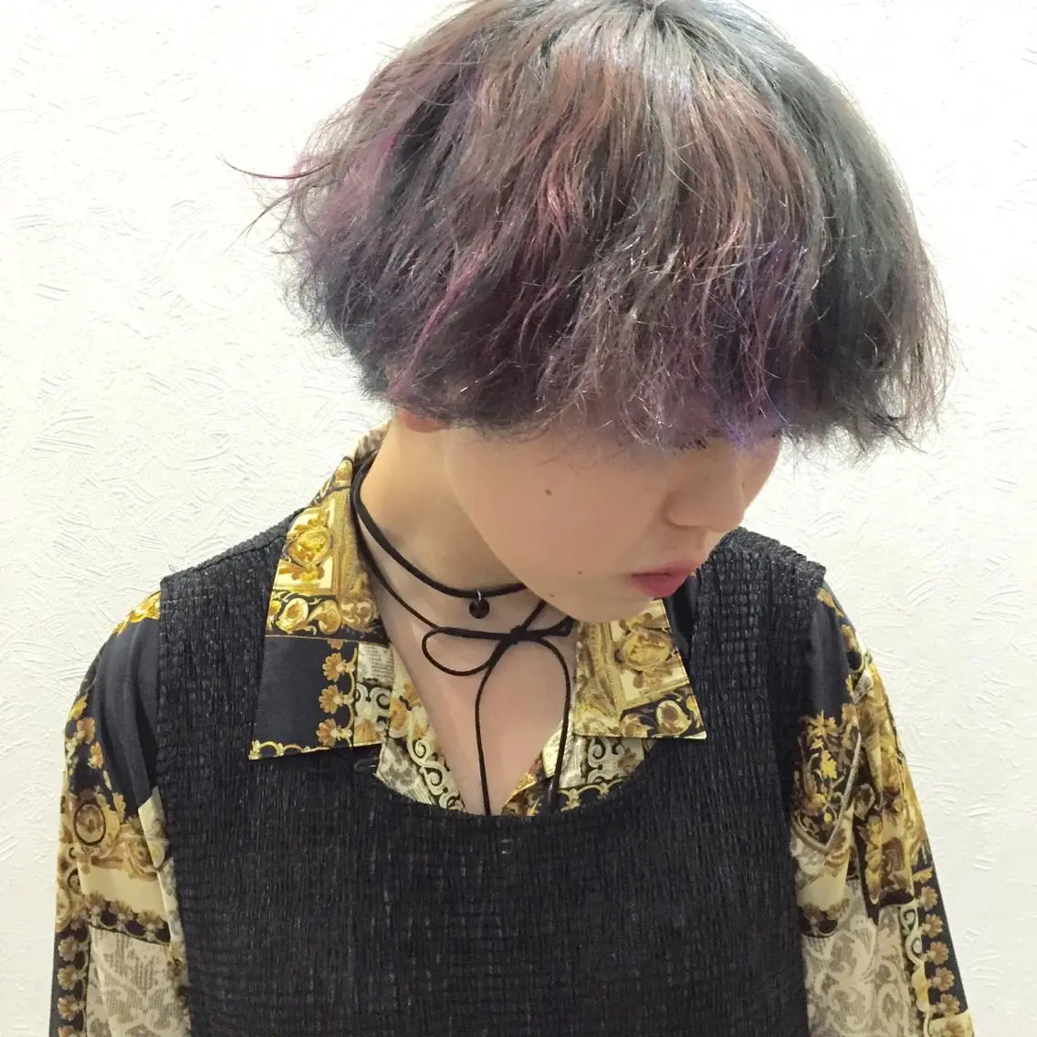 ショート カラー ブリーチ ユニコーンカラー 岩田 萌那のヘアスタイル