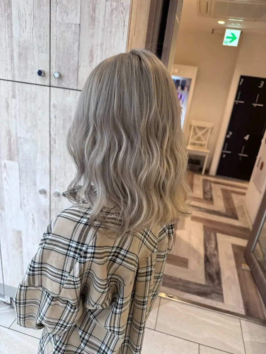ミディアム カラー ブリーチ 透明感カラー ヘアカラー ✨カラーの悩み 解決✨斎藤相慶のヘアスタイル