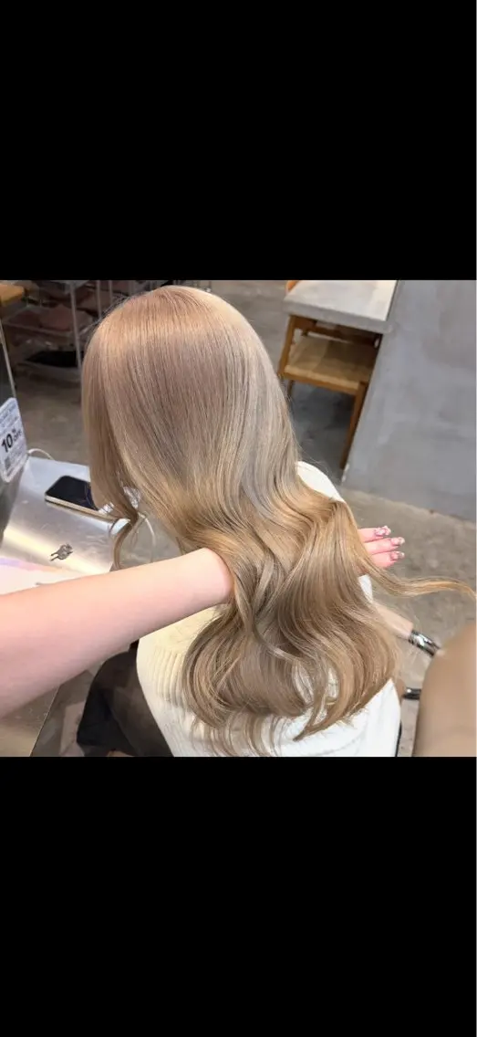 セミロング カラー ベージュカラー ブリーチ ブロンド ブロンドベージュ ブリーチなしカラー ヘアカラー トリートメント ヘーゼルベージュ 🩰🤎miharuのヘアスタイル