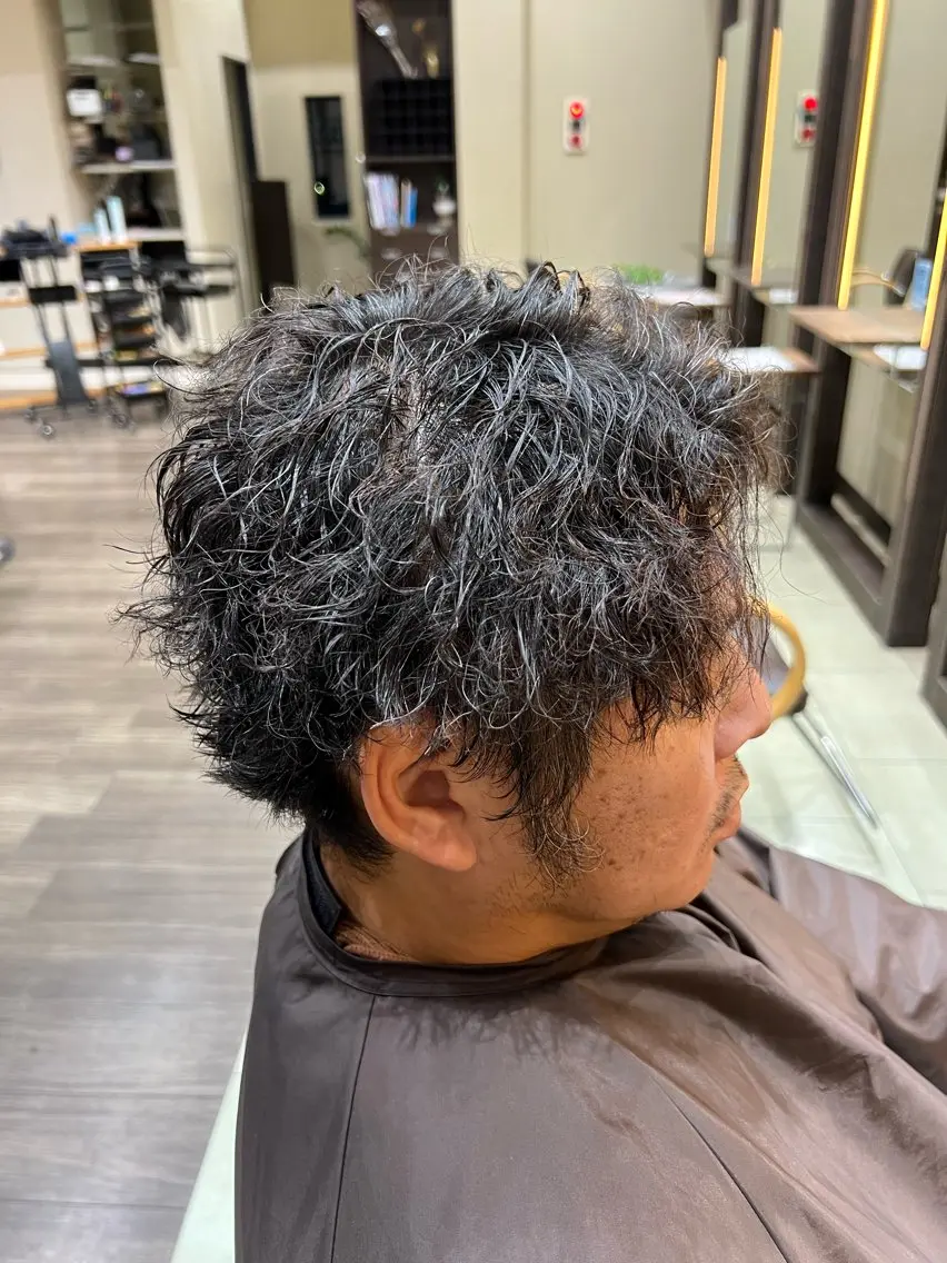 ショート メンズ メンズパーマ メンズツイストパーマ ツイストパーマ 吉田 健吏のヘアスタイル