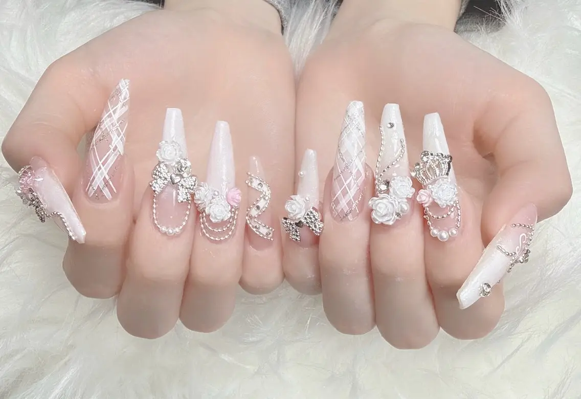 ネイル アートネイル オーロラネイル ボルドー チークネイル フレンチネイル ハンドネイル Sakura Nail Salonのネイルデザイン