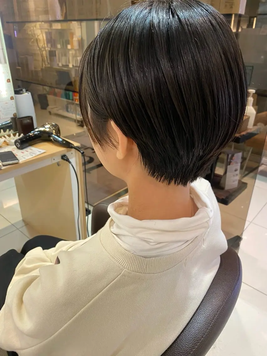 ショート 切りっぱなしボブ ショートボブ ボブ 顔周りカット 髪質改善 カット 🐥波巻き/メンズ/ ショート🐥いとみなのヘアスタイル