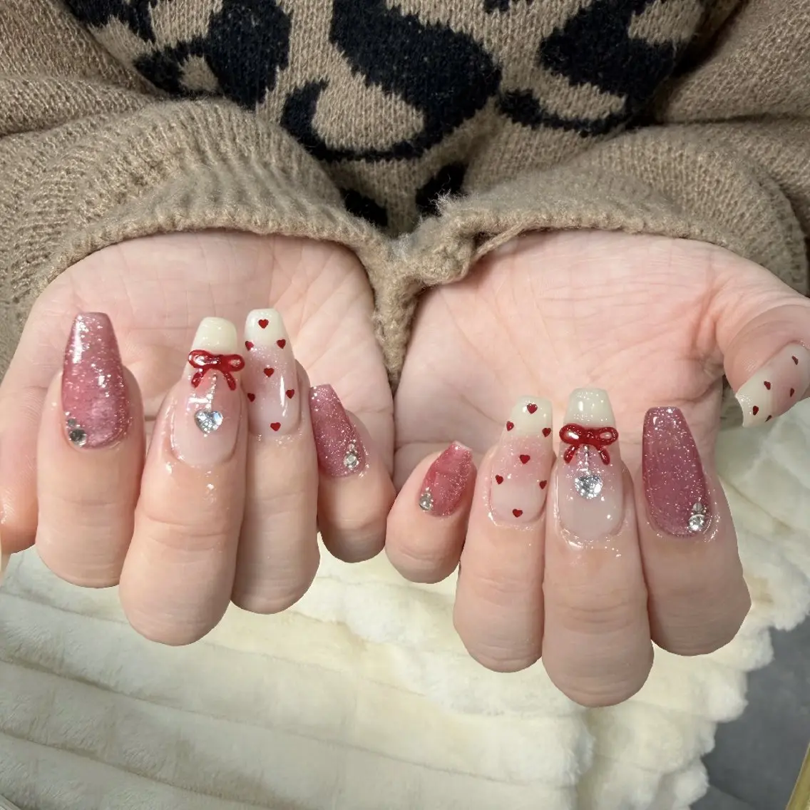 ネイル チークネイル フレンチネイル ジェルネイル ガーリー キラキラネイル ハンドネイル UM Nail Salonのネイルデザイン