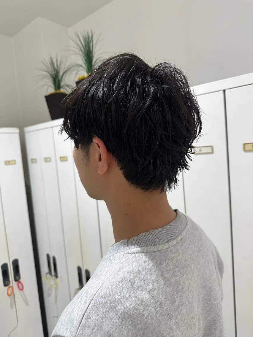 メンズ カット パーマ 日曜日空きあり‼️ 艶々カラー🩷のヘアスタイル