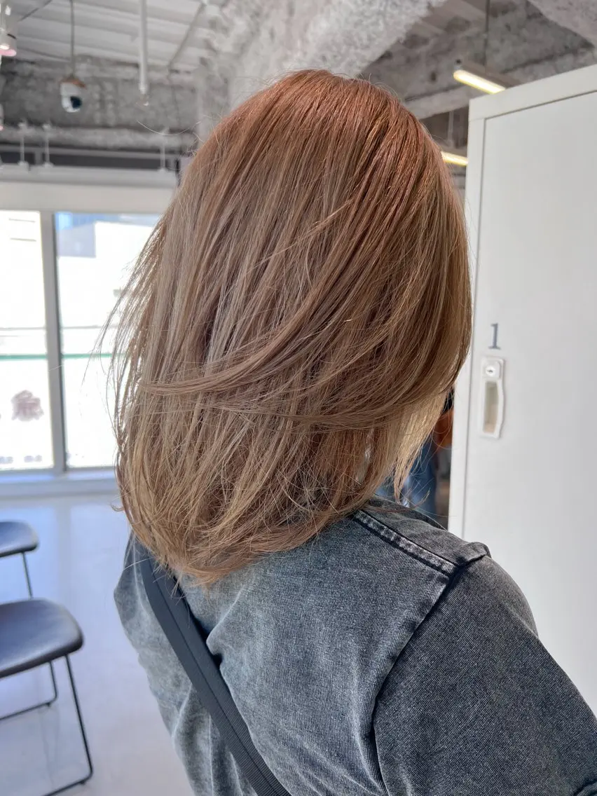 セミロング カラー ヘアカラー トリートメント 艶ハイトーン‪‪🔆 ️️️安座間 希のヘアスタイル