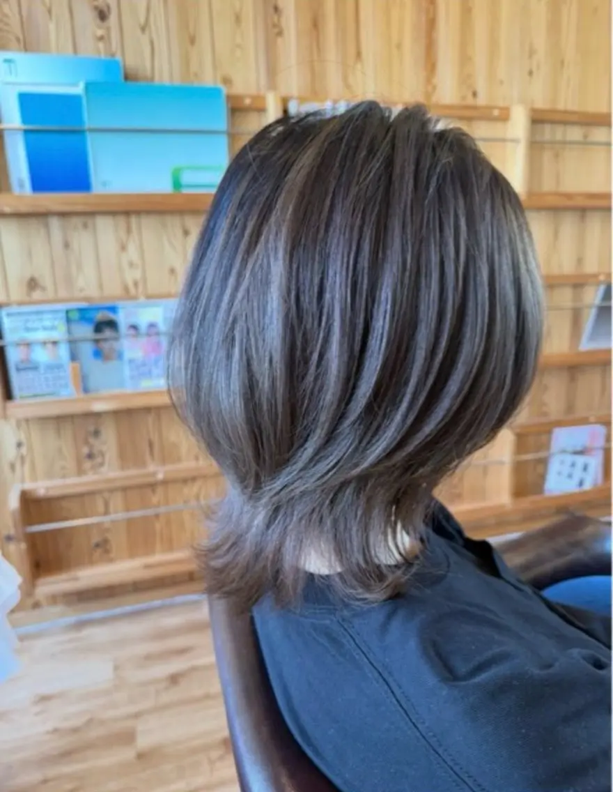 ミディアム レイヤーカット カット トリートメント 森川 美保のヘアスタイル