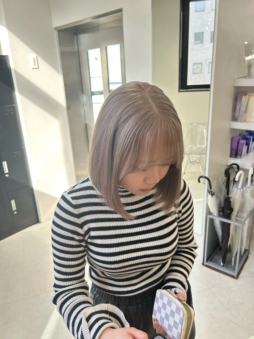 ショート カラー グレージュ ミルクティーグレージュ カット ヘアカラー トリートメント Maya川越/ エクステ/ハイトーンのヘアスタイル
