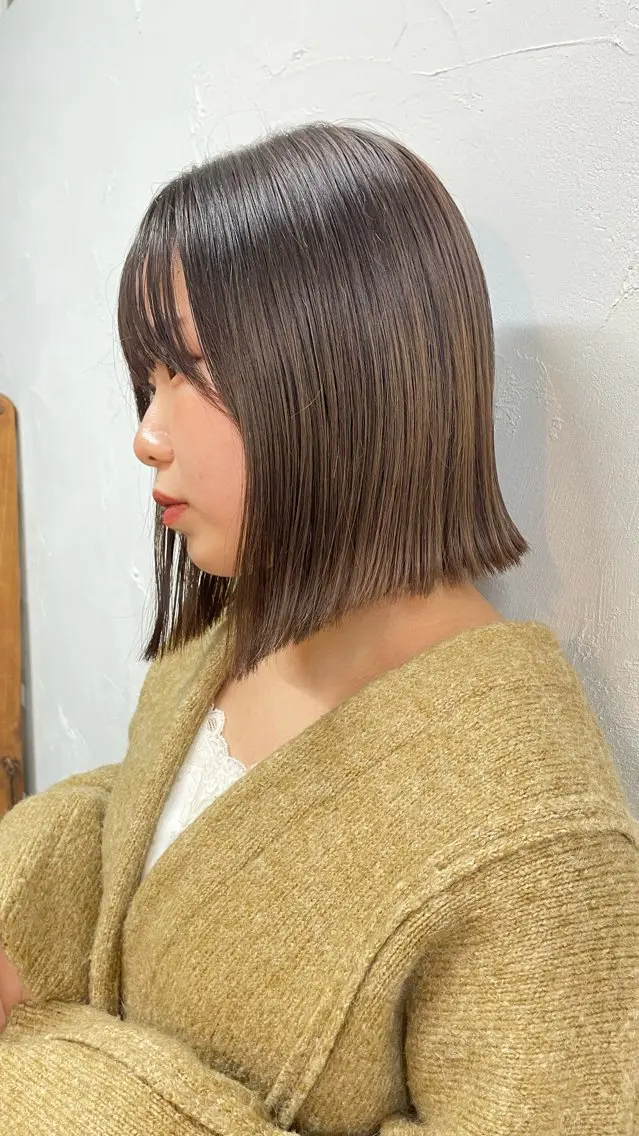 ミディアム カラー ヘアアレンジ ボブ mina / 透明感ベージュカラーのヘアスタイル
