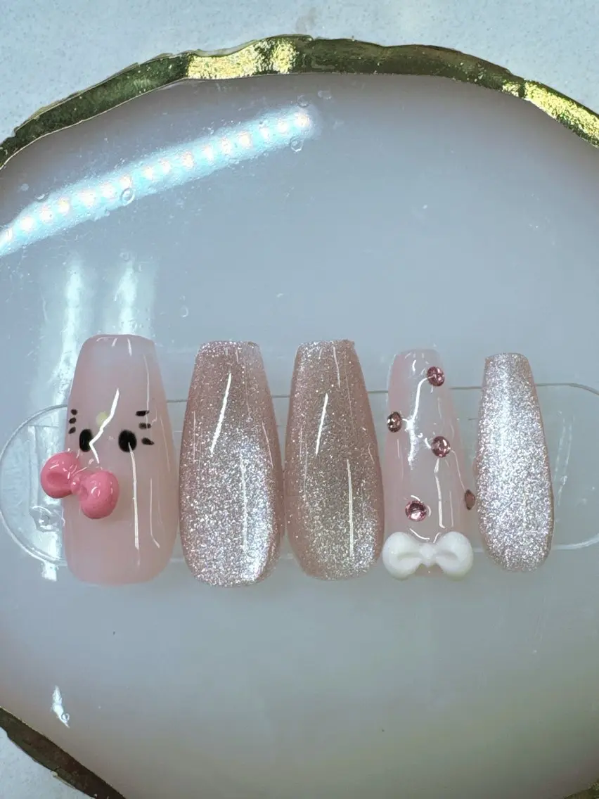 ネイル アートネイル ボルドー チークネイル ドット フレンチネイル Queeens nailのネイルデザイン