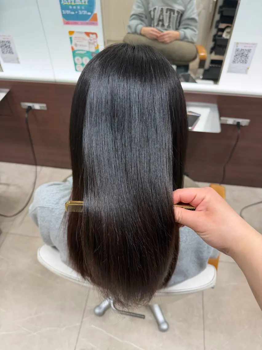 ロング moe 美髪矯正 ストレートのヘアスタイル