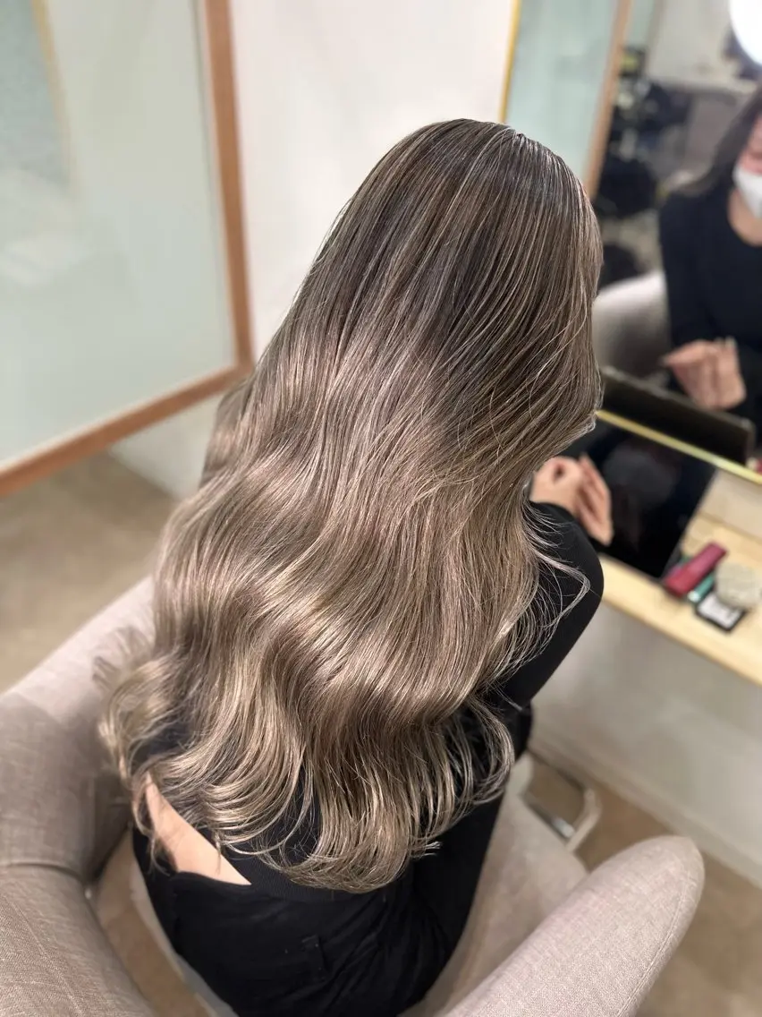 ロング カラー ハイライトカラー ハイライト Carrefour OHANAのヘアスタイル