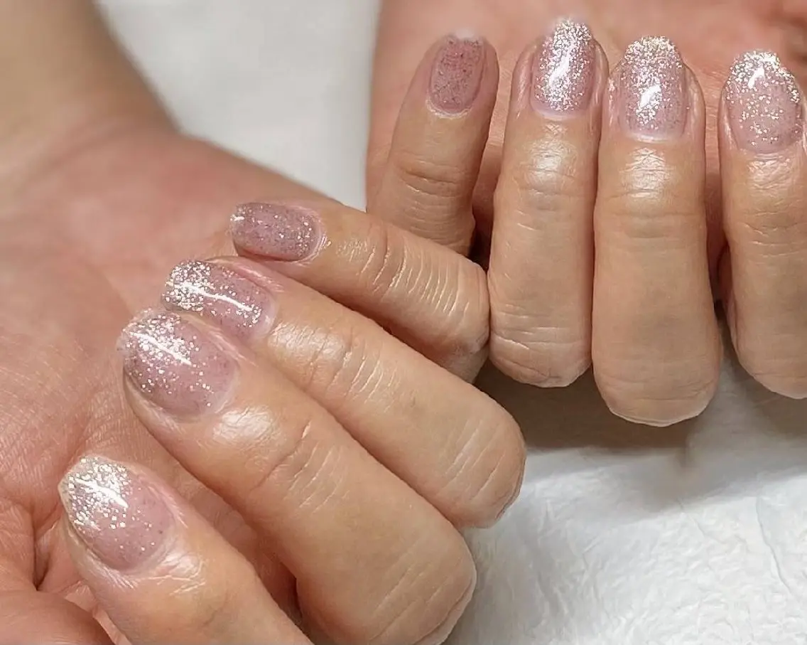 ネイル フラッシュネイル キラキラネイル マグネットネイル ピンク ハンドネイル La VieNail 【ラヴィネイル】

のネイルデザイン