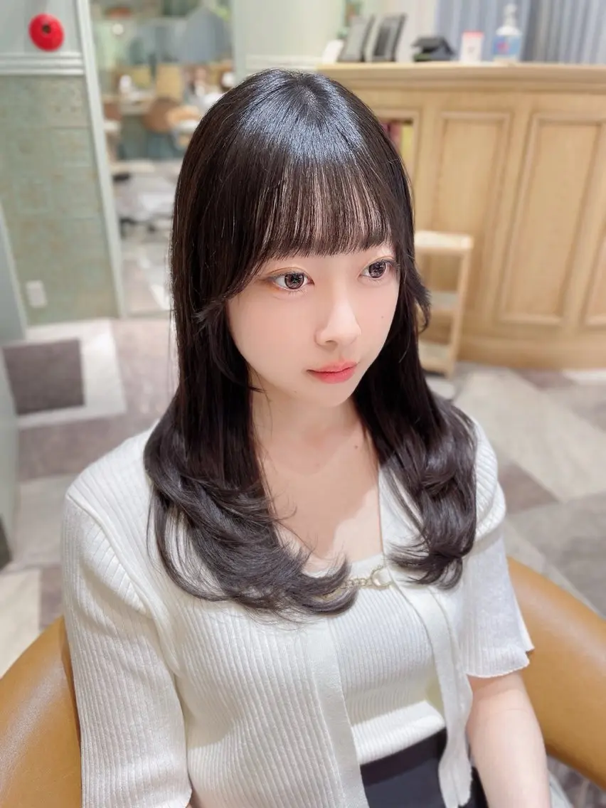 ミディアム カラー ベージュカラー 黒髪 ブリーチ ブルーカラー ブルーブラック カット ヘアカラー トリートメント 木屋元一/透明感 /前髪/レイヤーのヘアスタイル