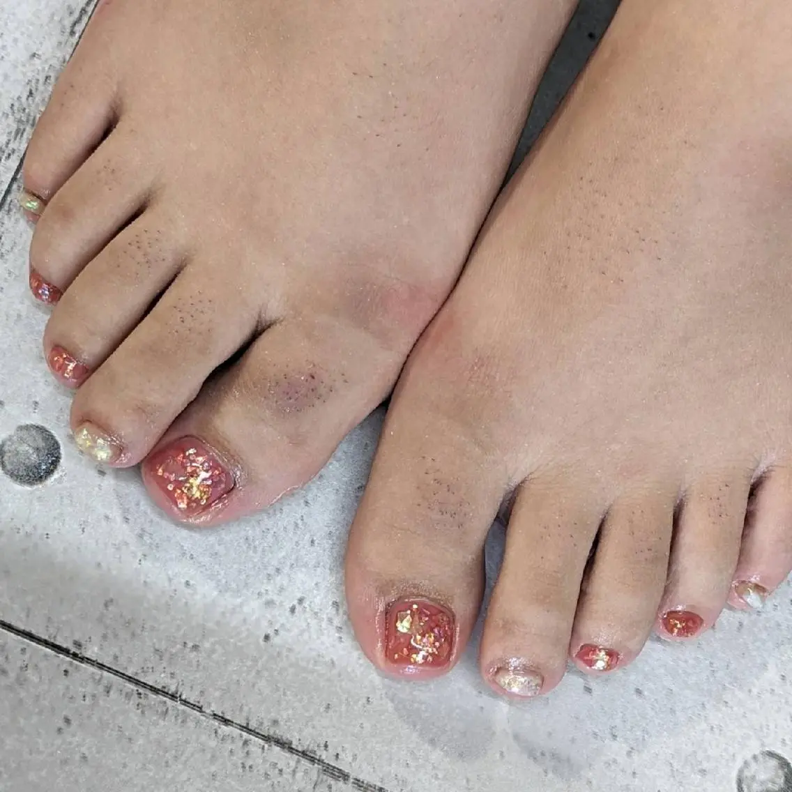 ネイル オーロラネイル クリアネイル ピンク 夏ネイル ホワイト フットネイル ネイルサロンベルティ .keikoのネイルデザイン
