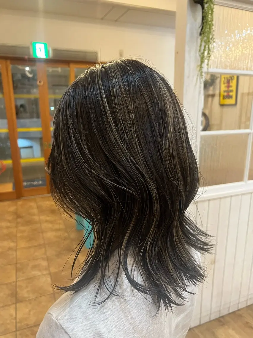 セミロング ハイライト 🪩格安モデル 募集中🪩モエ🪩のヘアスタイル