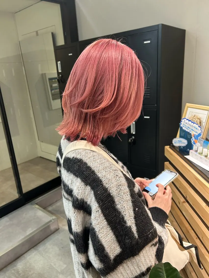 ミディアム カラー ベージュカラー ピンクカラー ピンクベージュ ウルフカット ヘアカラー トリートメント ウルフカット レイヤーカット上柿のヘアスタイル