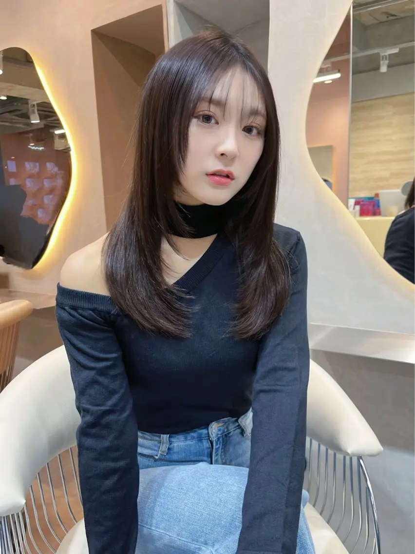 セミロング カラー グレージュ 韓国風ヘア レイヤーカット シースルーバング レイヤーカット、ボブ GLROWのヘアスタイル