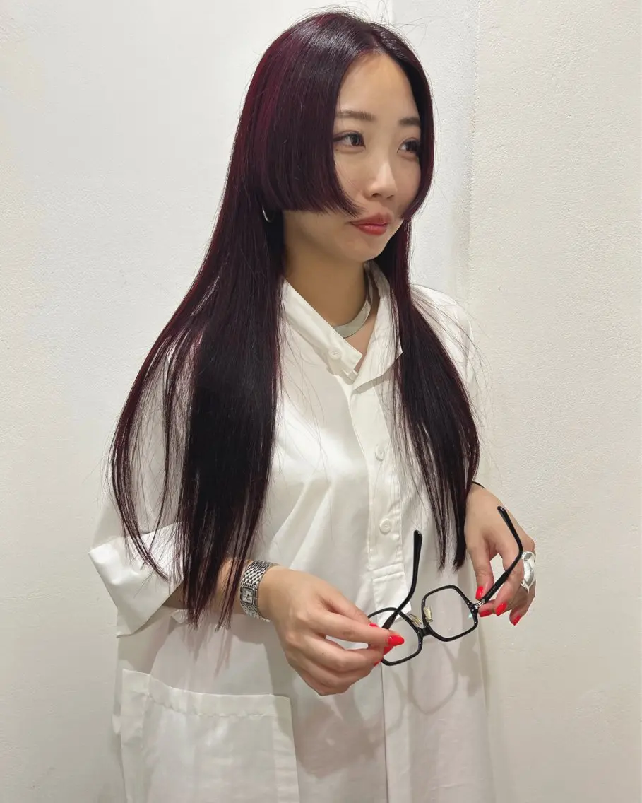 ロング カラー ボルドーカラー サイドバング カット ヘアカラー トリートメント 村上雅人 ナチュラルモードのヘアスタイル