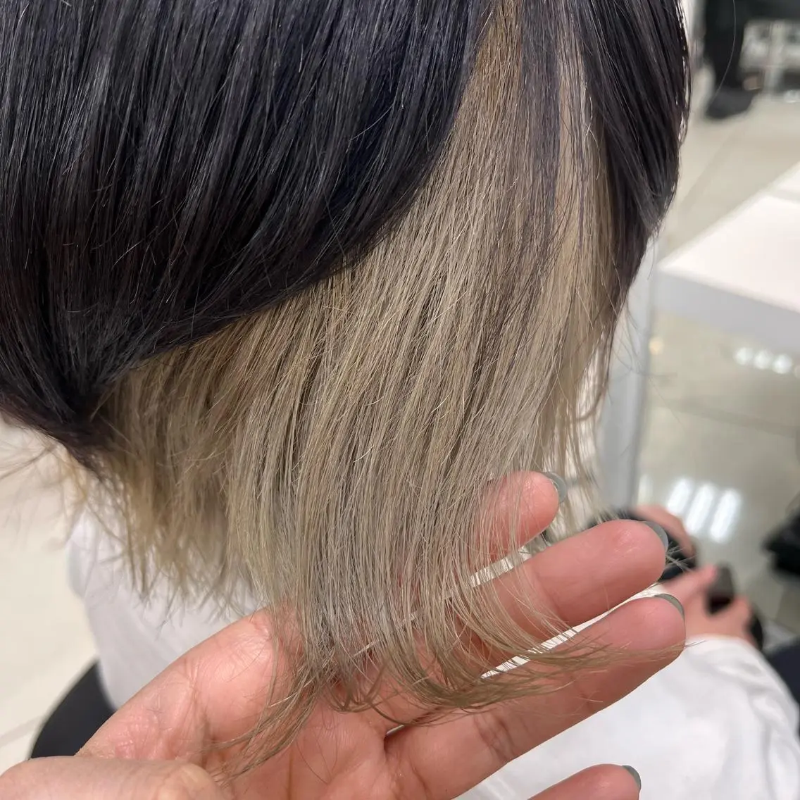 ショート カラー ベージュカラー 黒髪 ブリーチ グレーブラック ホワイトベージュ カット ヘアカラー トリートメント 【メンズ縮毛矯正/ Ryoka】のヘアスタイル