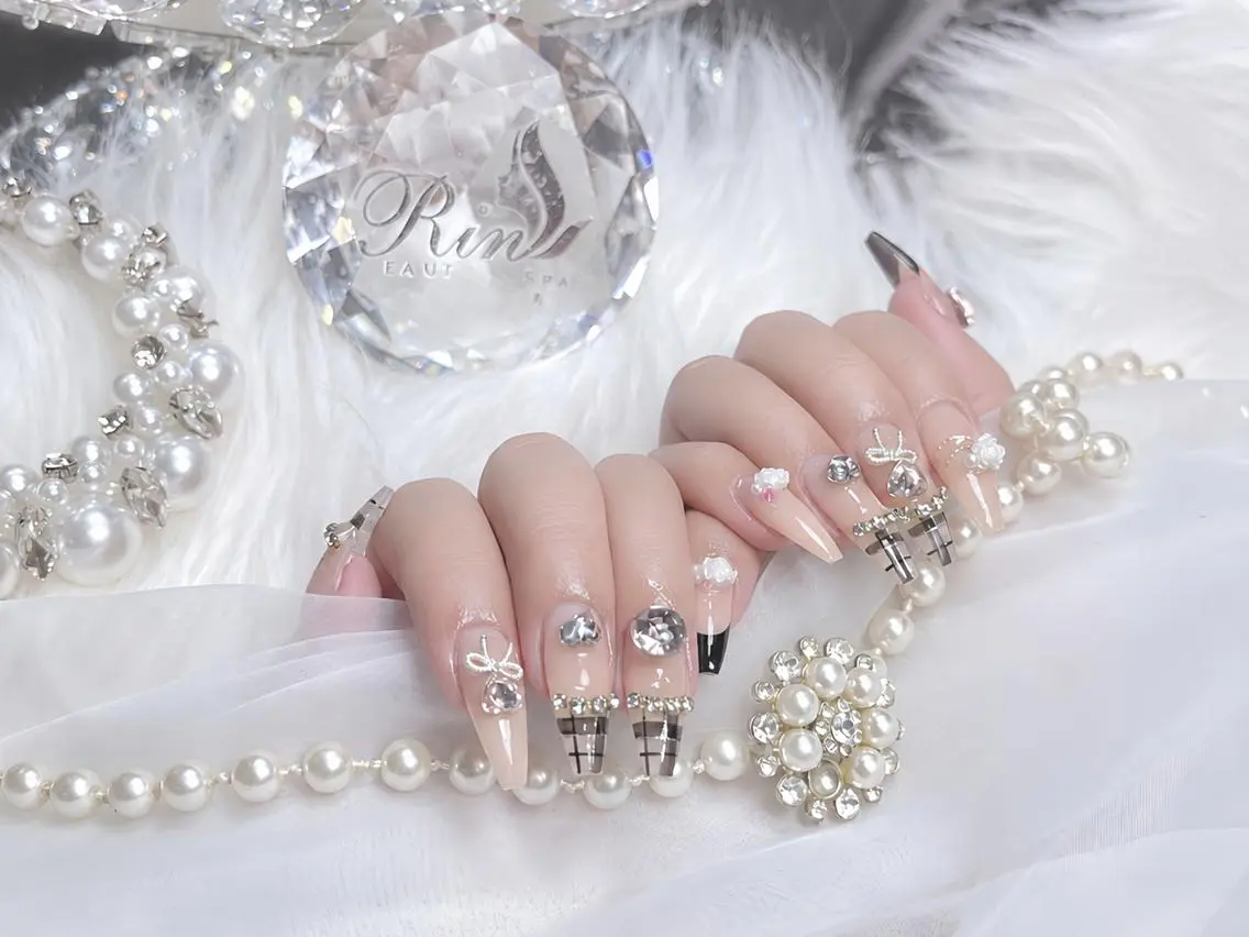 ネイル オーロラネイル チークネイル 桜ネイル クリアネイル ドット ハンドネイル Rin Nail Shinokuboのネイルデザイン