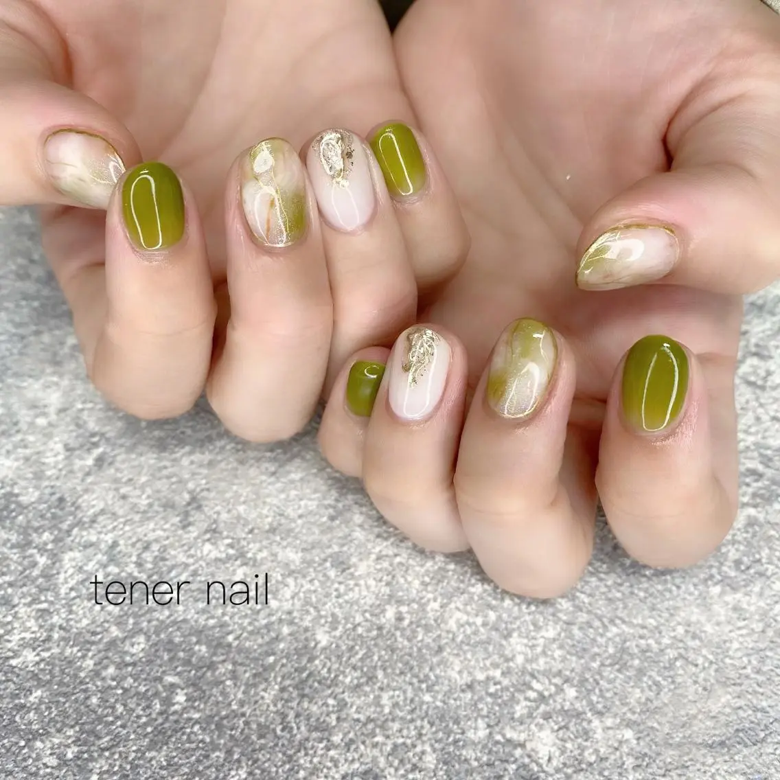 ネイル グリーン ニュアンスネイル テネルネイル tener nailのネイルデザイン
