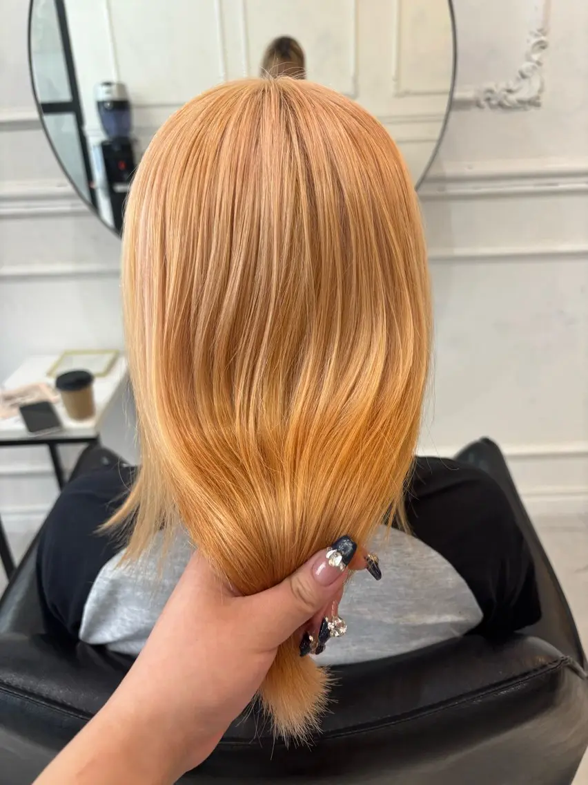 ロング ヘアカラー MaisonHALU さくらのヘアスタイル