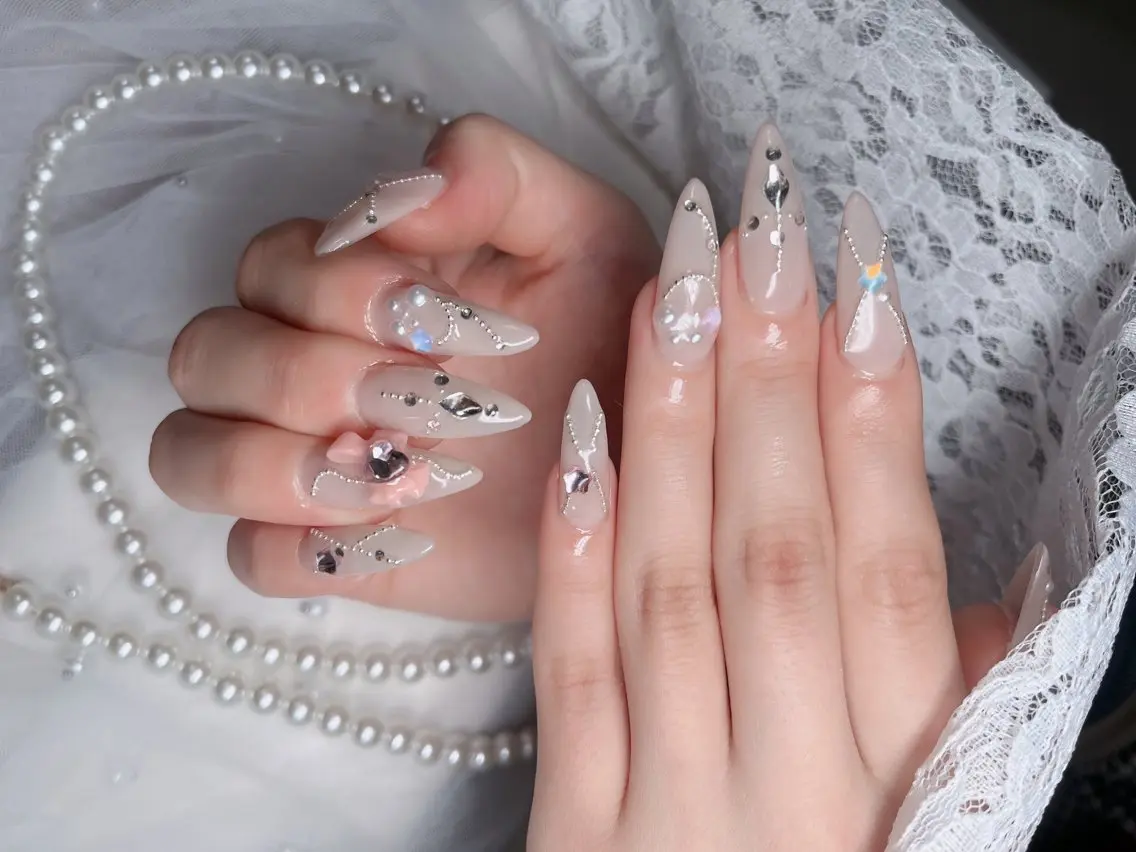 ネイル オーロラネイル フレンチネイル ジェルネイル ハロウィン キラキラネイル H.baby Nail Salonのネイルデザイン