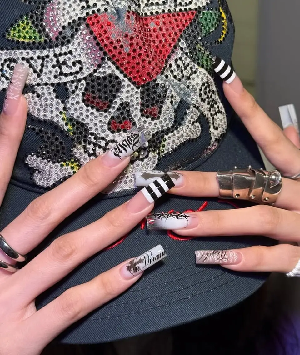 ネイル アートネイル フレンチネイル ジェルネイル キラキラネイル 韓国ネイル ハンドネイル ICE Nailsのネイルデザイン