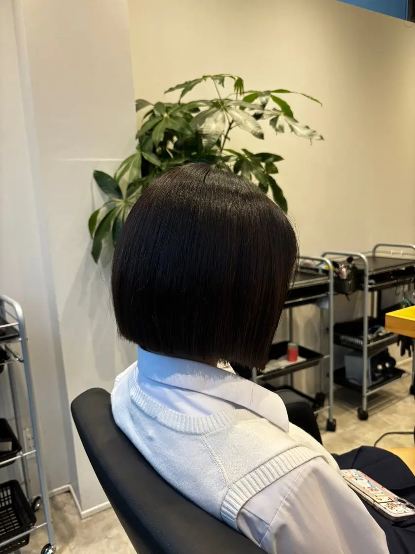 ショート 切りっぱなしボブ ボブ カット 透明感、艶カラー💖 momokaのヘアスタイル