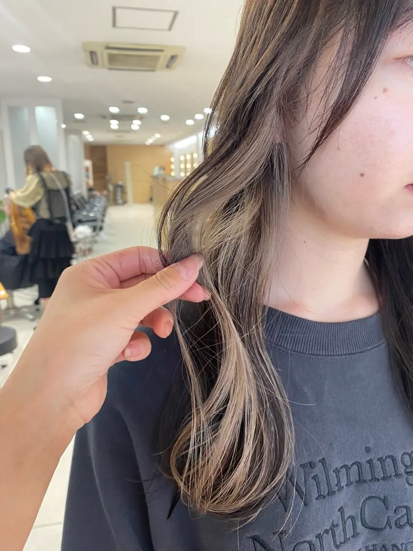 ロング カット ヘアカラー トリートメント 🍂透明感ベージュ カラー🍂森部杏菜のヘアスタイル
