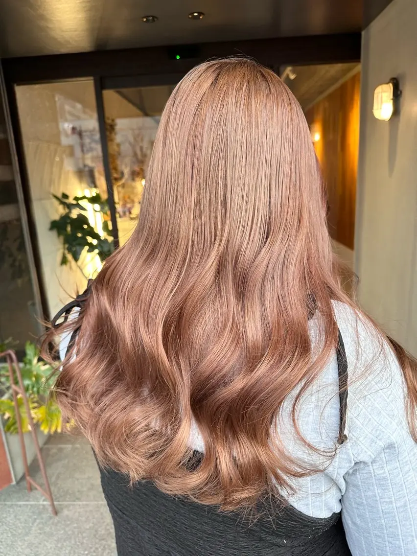 ロング カラー ベージュカラー ミルクティーベージュ カット ヘアカラー ピンクカラー/ mana🎀のヘアスタイル